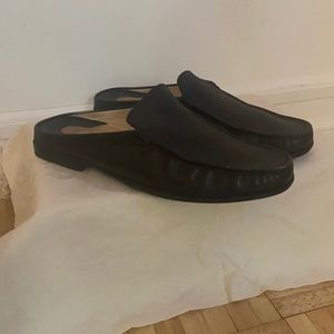 Toss Black Leather Mules